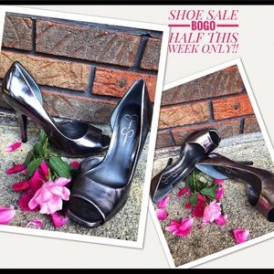 Jessica Simpson Chrome stiletto size 9 1/2 Hi heel